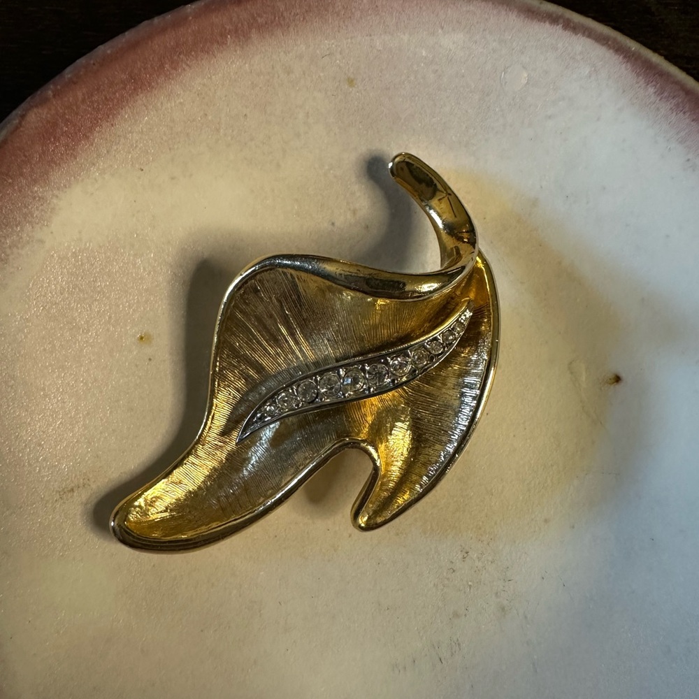 Gold Leaf Brooch with Rhinestones